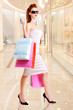 Foto: Beautiful fashion woman with shopping bags Beautiful fashion woman with shopping bags