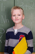 grundschüler vor der tafel