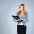 Foto: A young attractive redhead businesswoman writing something A young attractive redhead businesswoman writing something