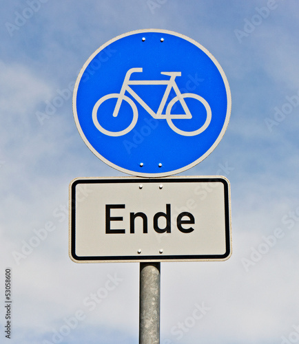 Photo: Schild Fahrradweg zu Ende Schild Fahrradweg zu Ende
