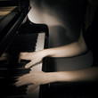 Foto: Piano pianist hands playing Piano pianist hands playing