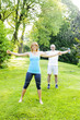 Foto: Personal trainer with client exercising outside Personal trainer with client exercising outside