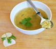 Buchstaben Suppe mit Zwiebeln
