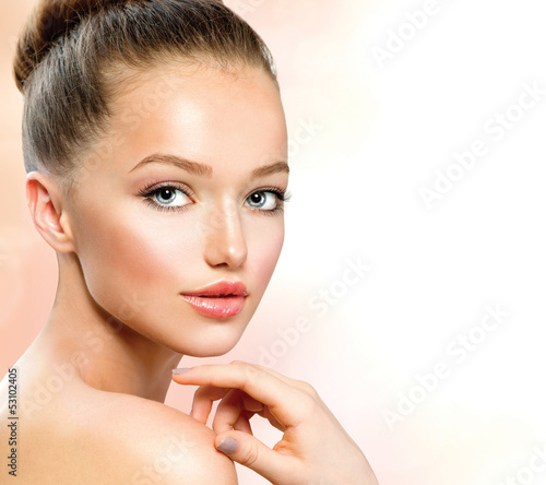 Photo: Beauty Teenage Girl Portrait Beauty Teenage Girl Portrait
