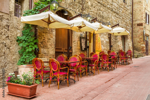 Mała kawiarnia na rogu Starego Miasta, Włochy