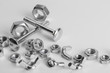 Set aus Muttern und Schrauben