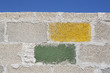 Muro con parti colorate