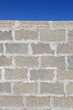 Muro di mattoni con cielo