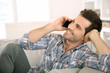 Foto: Young man at home talking on mobile phone Young man at home talking on mobile phone