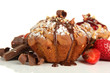Foto: Tasty muffin cakes with strawberries and chocolate, isolated Tasty muffin cakes with strawberries and chocolate, isolated