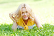 Foto: Woman lying on grass Woman lying on grass