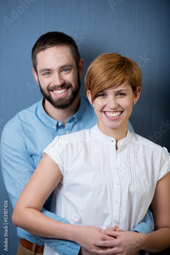 Photo: lachendes junges paar lachendes junges paar