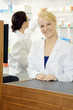 Freundliche Apothekerin