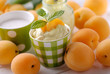 crema di albicocca con frutta fresca