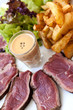 Foto: Viande, bœuf, steak, frites, pommes de terre, grill, salade Viande, bœuf, steak, frites, pommes de terre, grill, salade