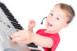 Kleiner Junge am Keyboard