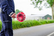 polizist mit kelle