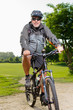 mann auf fahrrad
