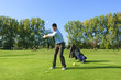 Foto: entspannt Golfen nach dem Büro-Alltag entspannt Golfen nach dem Büro-Alltag