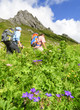 canvas print picture - Zwei Wanderer beim Aufstieg