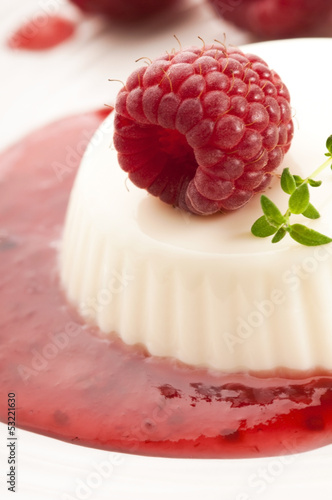 Photo: Vanilla panna cotta with berry sauce Vanilla panna cotta with berry sauce