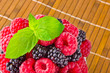Foto: Sweet fresh fruits with mint leaf Sweet fresh fruits with mint leaf