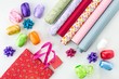 Foto: gift wrap paper and ribbon gift wrap paper and ribbon