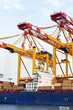 Containerbrücken, Frachtschiff