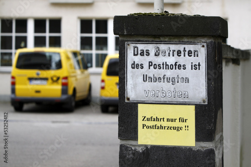 Photo: Posthof betreten verboten Posthof betreten verboten
