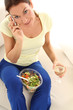 canvas print picture - Frau mit Telefon und Salat