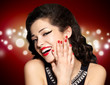 Foto: Young pretty woman with red manicure and lips Young pretty woman with red manicure and lips