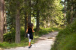 Wanderin im Wald