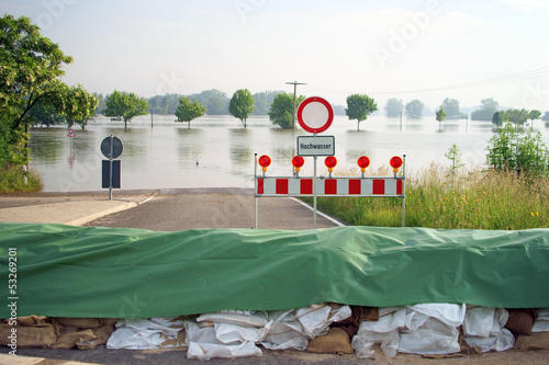 Photo: Hochwasserschutz mit Sandsäcken Hochwasserschutz mit Sandsäcken