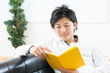 読書をする男性