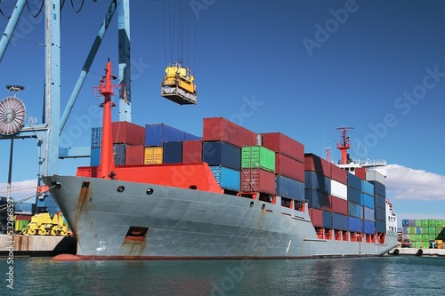 Photo: Container ship and crane Container ship and crane
