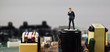 Konzept IT mit Platine und Figuren