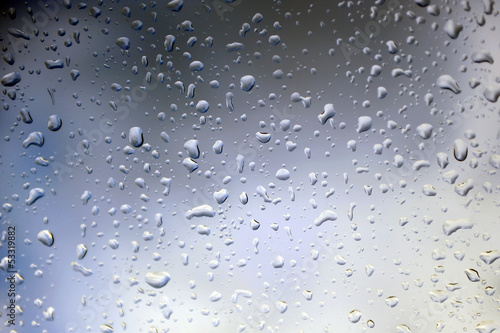Photo: Gotas de agua sobre un cristal Gotas de agua sobre un cristal