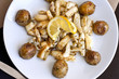 Foto: Chipiron, calamar, persillé, citron, pommes de terre Chipiron, calamar, persillé, citron, pommes de terre