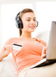 Foto: woman with headphones woman with headphones