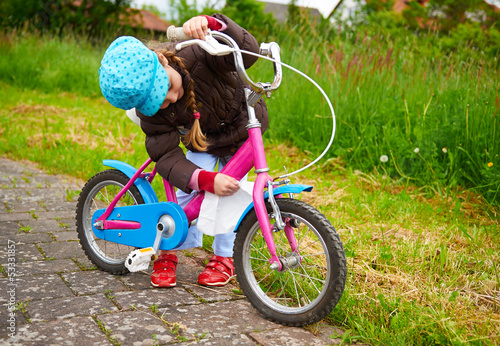 Photo: kind mit dem fahrrad kind mit dem fahrrad