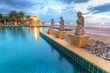 Foto: Sunset at swimming pool in Thailand Sunset at swimming pool in Thailand