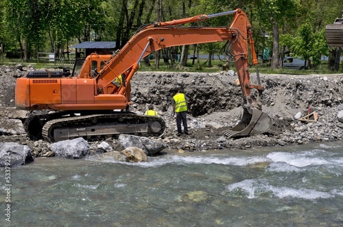 Photo: Travaux dans lit de rivière Travaux dans lit de rivière