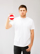 Foto: young man showing no entry sign young man showing no entry sign