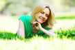 Foto: Woman lying on grass Woman lying on grass