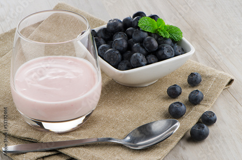 Photo: Yogurt with fresh blueberries Yogurt with fresh blueberries
