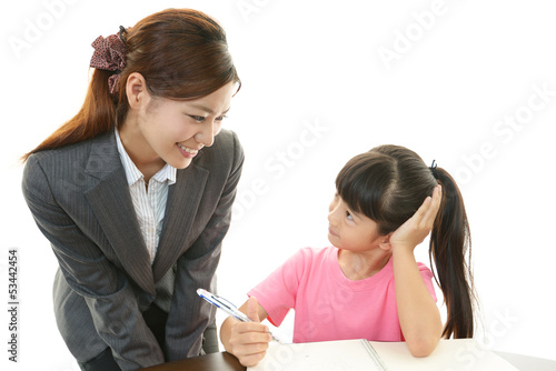 Photo: 笑顔の女の子と女性教師 笑顔の女の子と女性教師