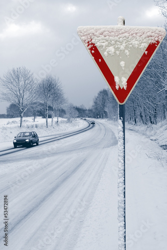 Photo: Onset of winter with road sign Onset of winter with road sign
