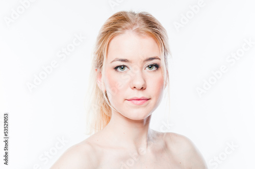 Photo: Portrait of a young and beautiful woman Portrait of a young and beautiful woman