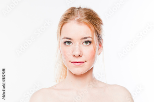 Photo: Portrait of a young and beautiful woman Portrait of a young and beautiful woman