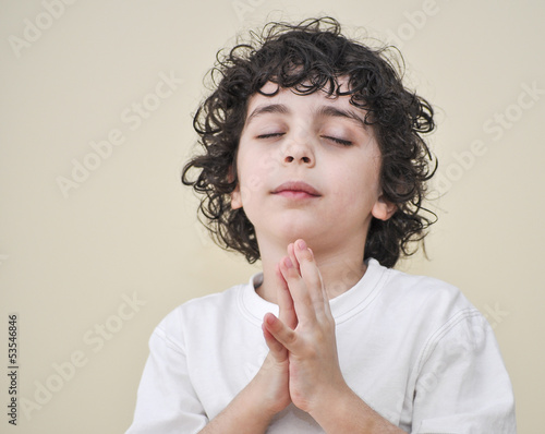 Photo: Hispanic Child Praying Hispanic Child Praying
